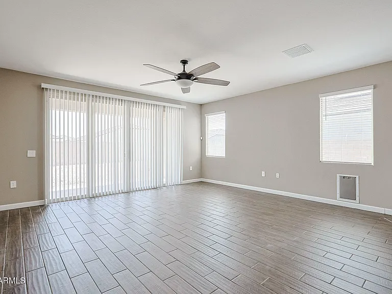 30897 W Catalina Dr — Photo 11