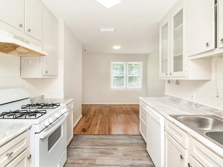 4904 Auburn Dr N — Photo 36