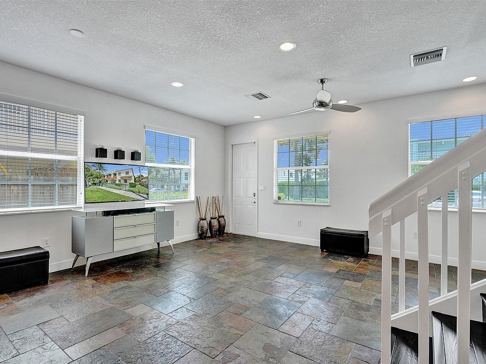 1st image of 816 S Riverside Drive #816