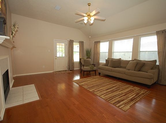 5th image of 107 Colony Creek Ct