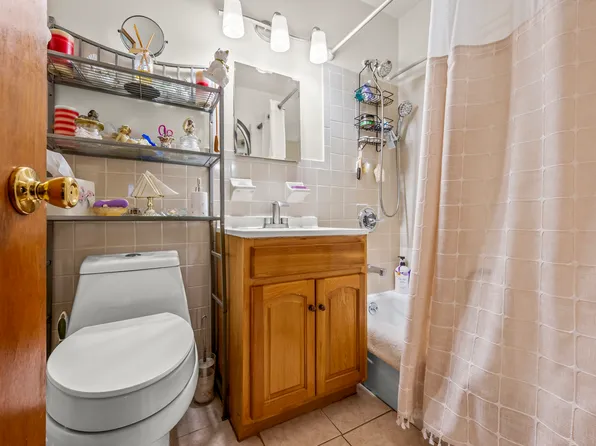 12399 Flatlands Avenue image 8 of 19