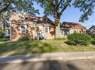 2240 26th St, Rock Island, IL 61201