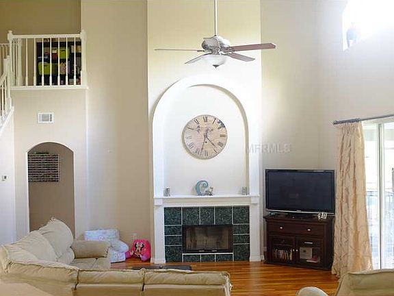 2nd image of 104 Oak Grove Cir