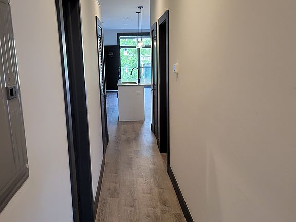 4th image of 6327 S Ingleside Ave #2N