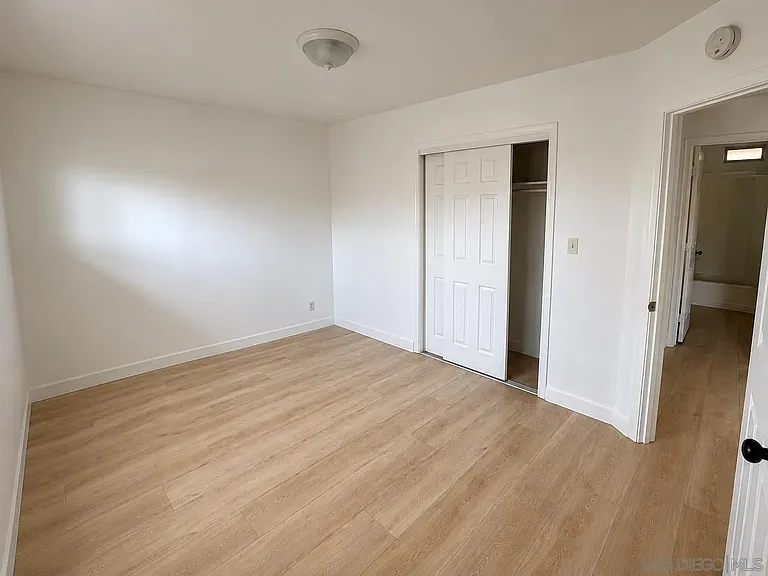847 E Washington E — Photo 5