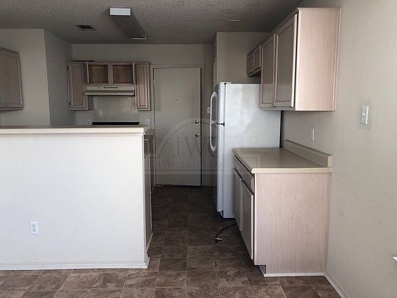 5th image of 2303 Garrett Dr