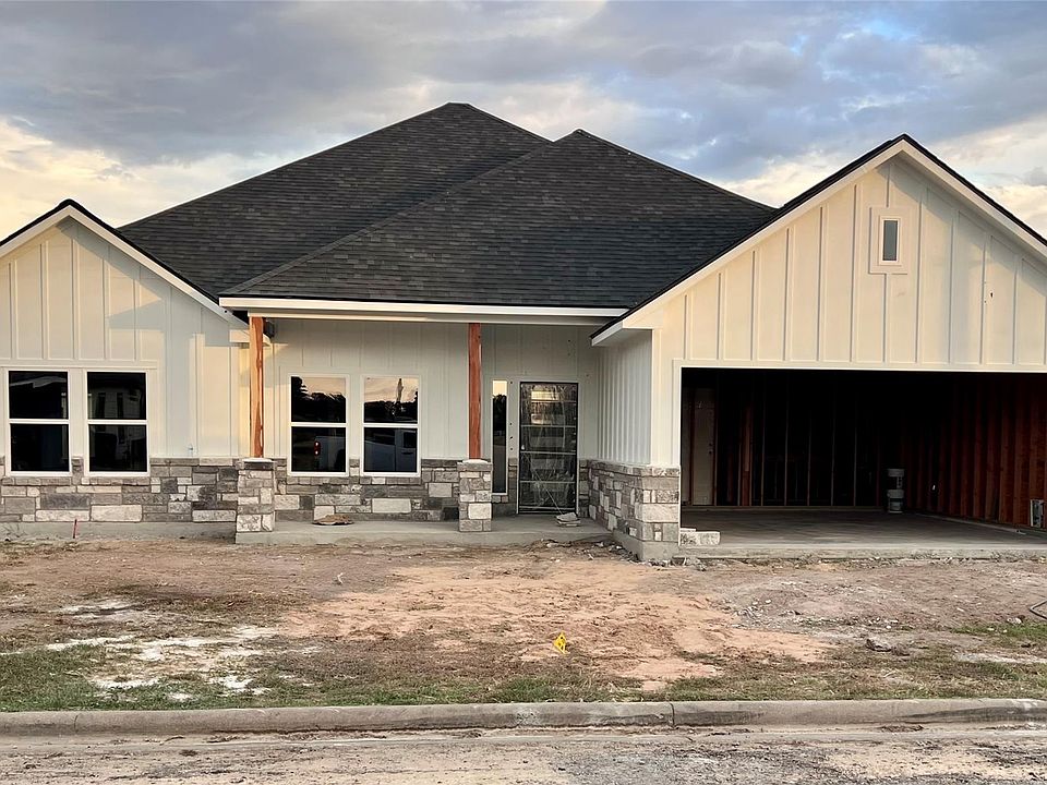 1st image of 320 Cactus St