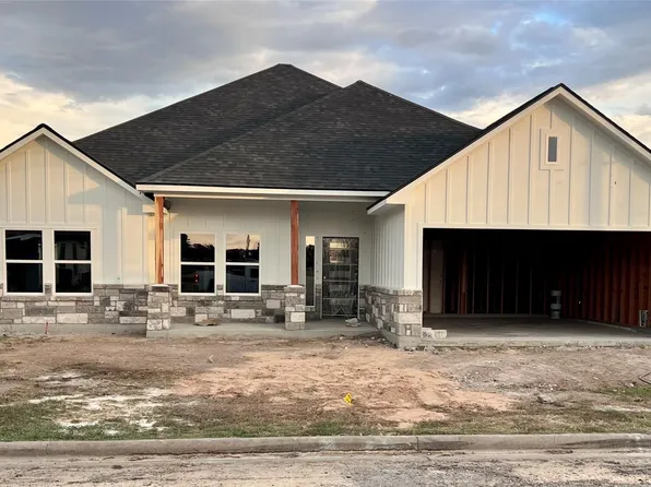 320 Cactus St, Giddings, TX 78942