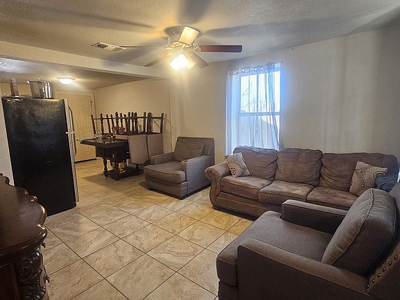 2nd image of 405 SUNGLO DRIVE