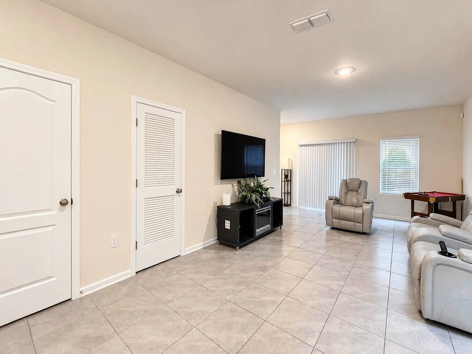 3 bed, 2.5 bath, 1500 sqft, $1,800 — Photo 4