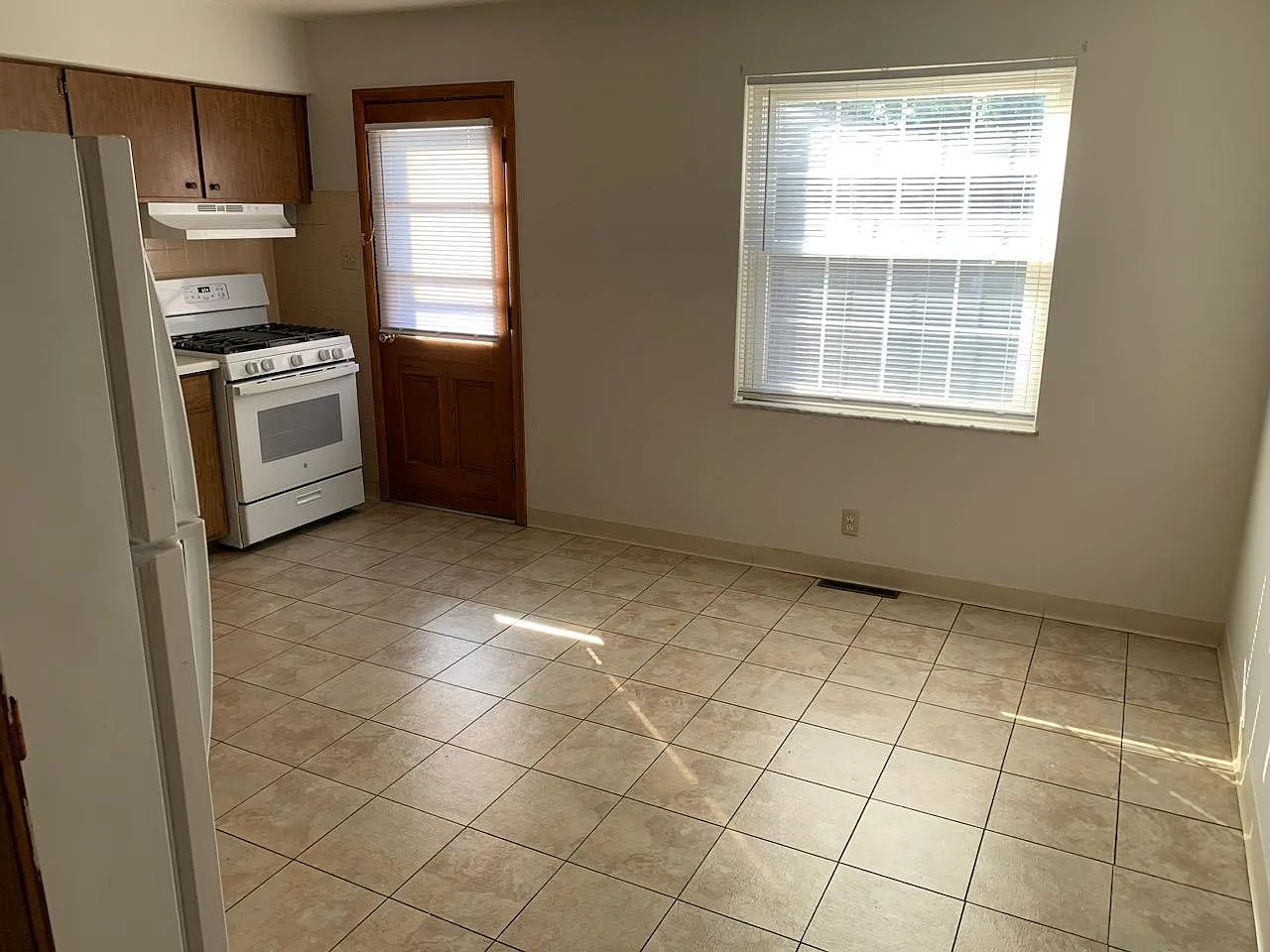 2 bed, 1.5 bath, $1,015 — Photo 2
