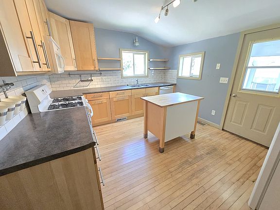 2nd image of 415 Eagle St