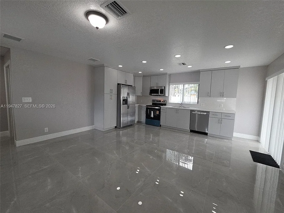 4360 NW 15th St