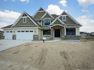 5520 Upland Ln N, Plymouth, MN 55446