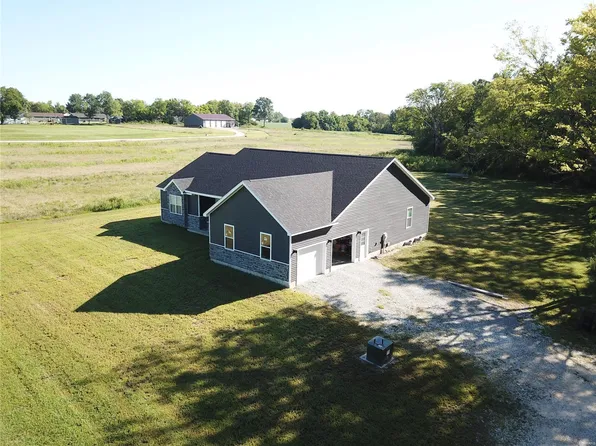 18157 Bluebonnet Ln, Bowling Green, MO 63334