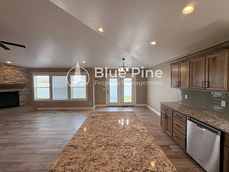 1890 Mesa Canyon Dr — Photo 7