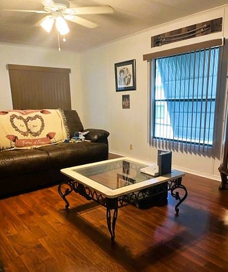 1st image of 6 Indigo Ln
