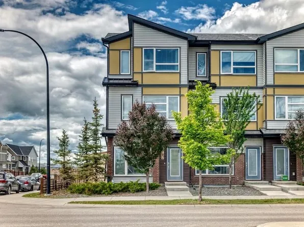 107 E Lucas Blvd NW, Calgary, AB T3P 1H8