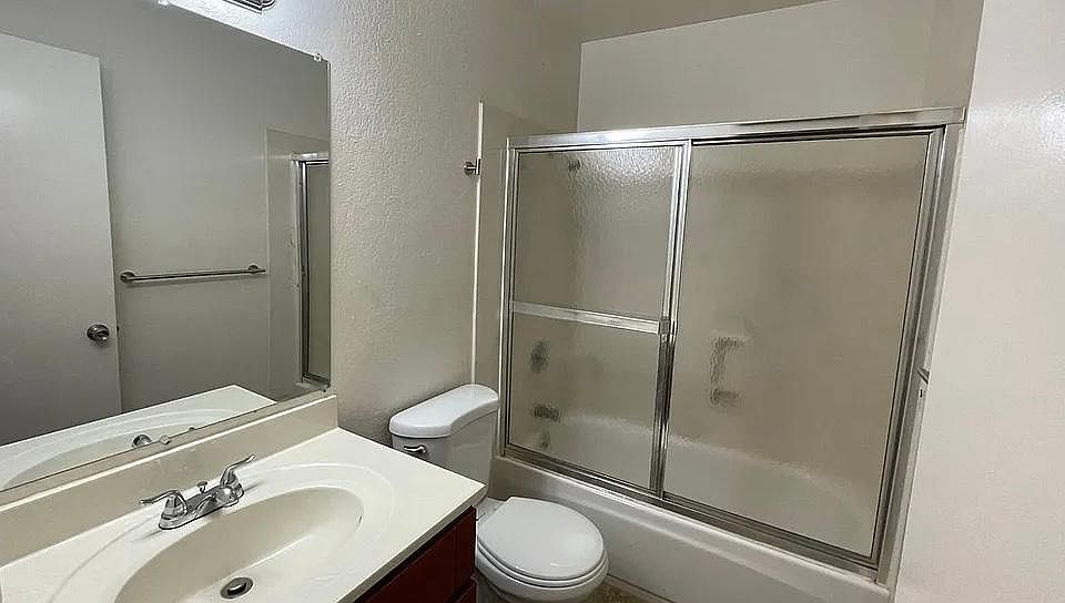 1st image of 129 Clayton Cir