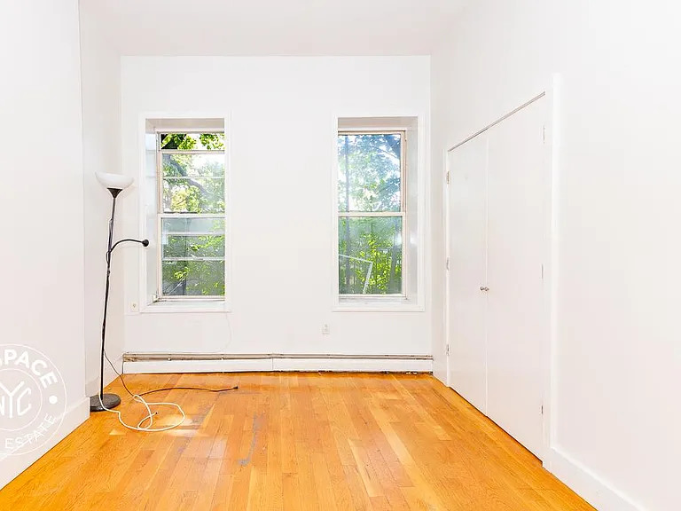 828 Halsey St #1B — Photo 4
