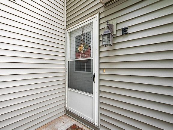 2nd image of 2422 E 51st St