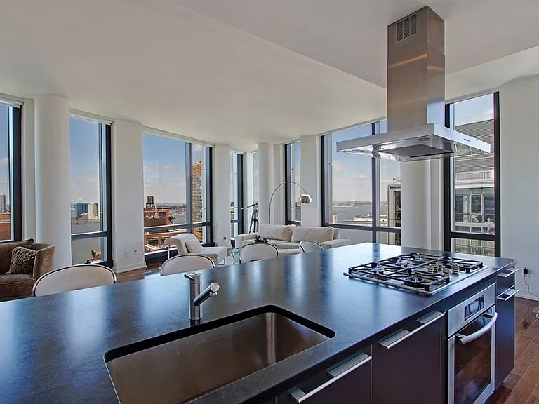 101 Warren St #1420 — Photo 4