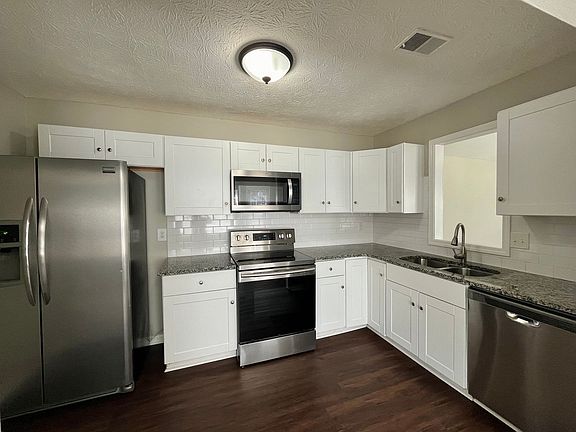 3rd image of 344 Farm Place Ct NE