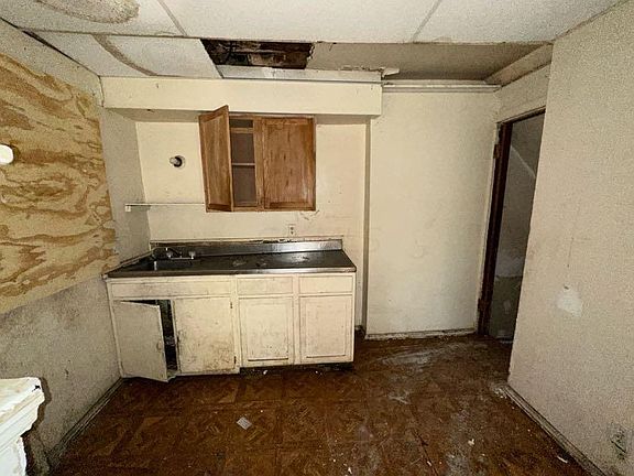 4th image of 2093-2095 W Mound St