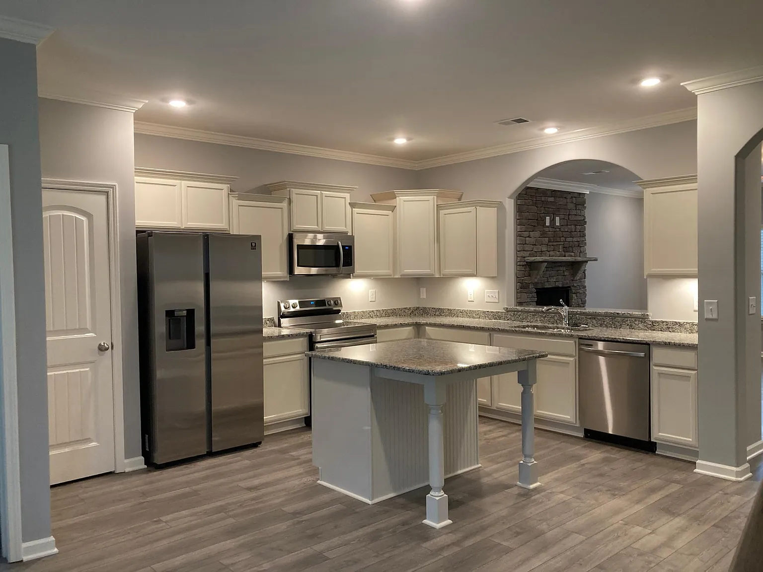 3 bed, 2.5 bath, 2300 sqft, $2,800 — Photo 4
