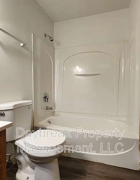 915 7th Ave N #3 — Photo 10