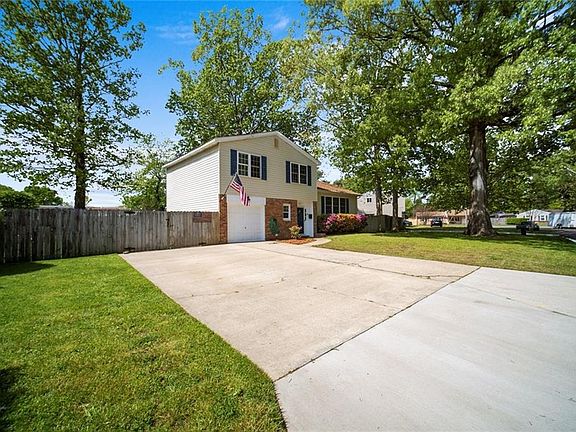 Very large driveway provides plenty of parking. 
