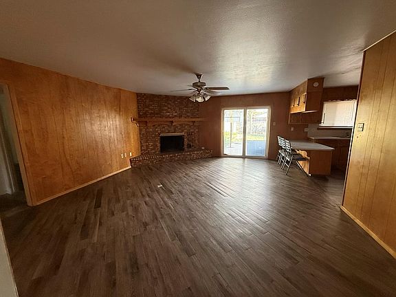 3rd image of 3824 Blossom Ln