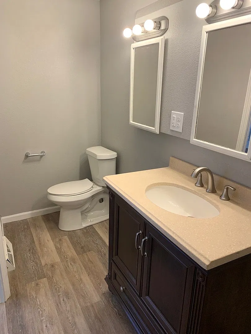 3 Bedroom/ 1/5 Bathroom House- Newly Renovated — Photo 4