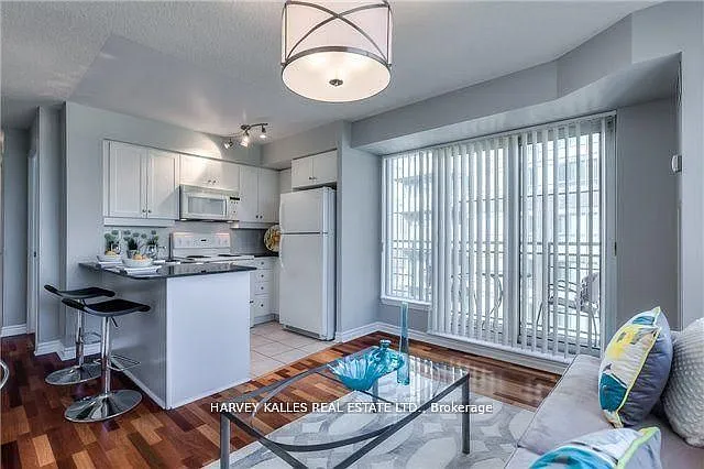 19 Barberry Pl W #703 — Photo 10