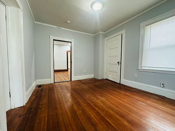 3rd image of 415 Washington St Room 1