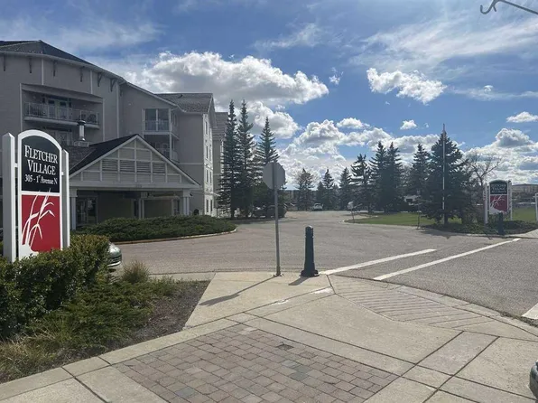305 SW 1st Ave NW #403, Airdrie, AB T4B 2M5