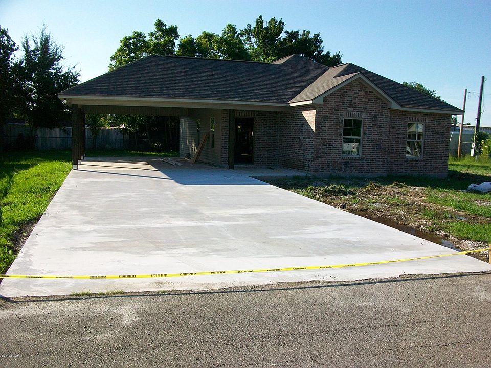 2nd image of 475 Broussard Rd