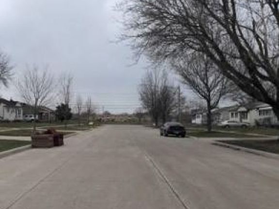 Exterior Neighborhood (street photo)