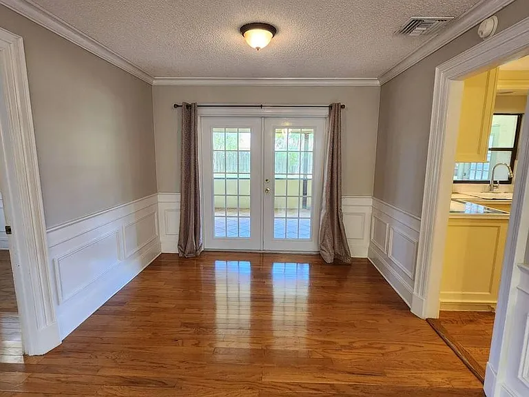 549 Burlington Ave NE — Photo 12