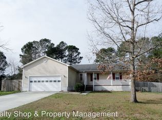 137 Fodder Dr, Hubert, NC 28539