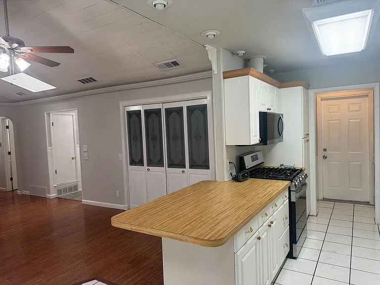 305 Wilson St — Photo 4