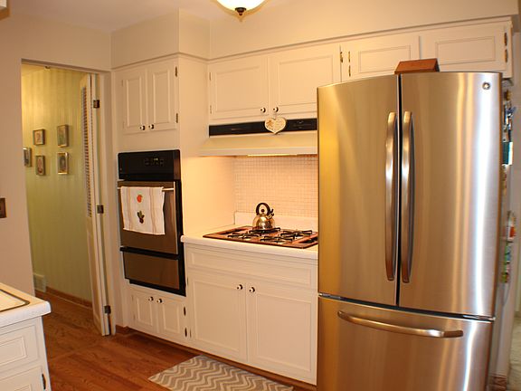 3rd image of 8537 N Ottawa Ave