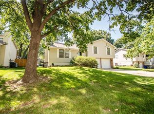 15218 S Blackfoot Dr, Olathe, KS 66062
