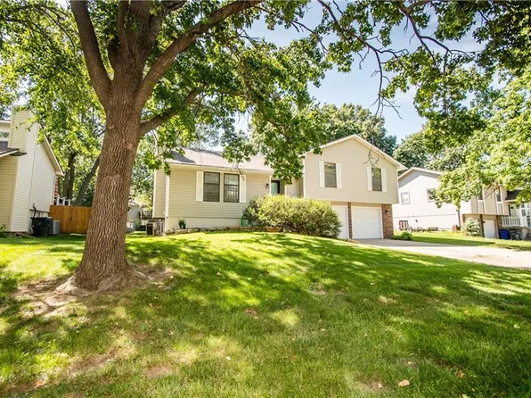 15218 S Blackfoot Dr, Olathe, KS 66062