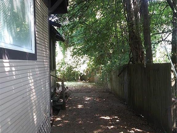 2nd image of 642 Buckelew St