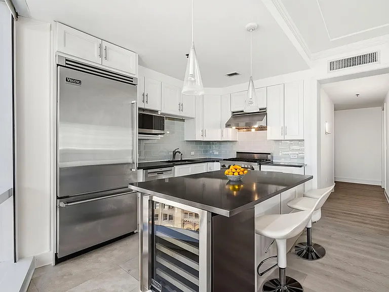 1 Renaissance Sq #11G — Photo 3
