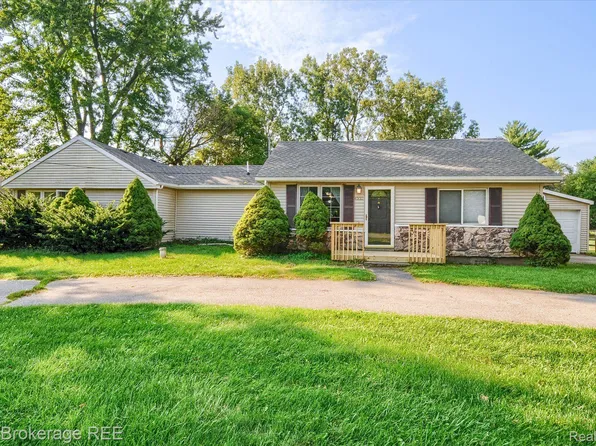 4332 Lippincott Blvd, Burton, MI 48519