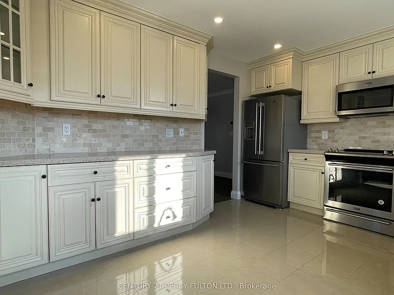 771 Krosno Blvd #UPPER — Photo 1