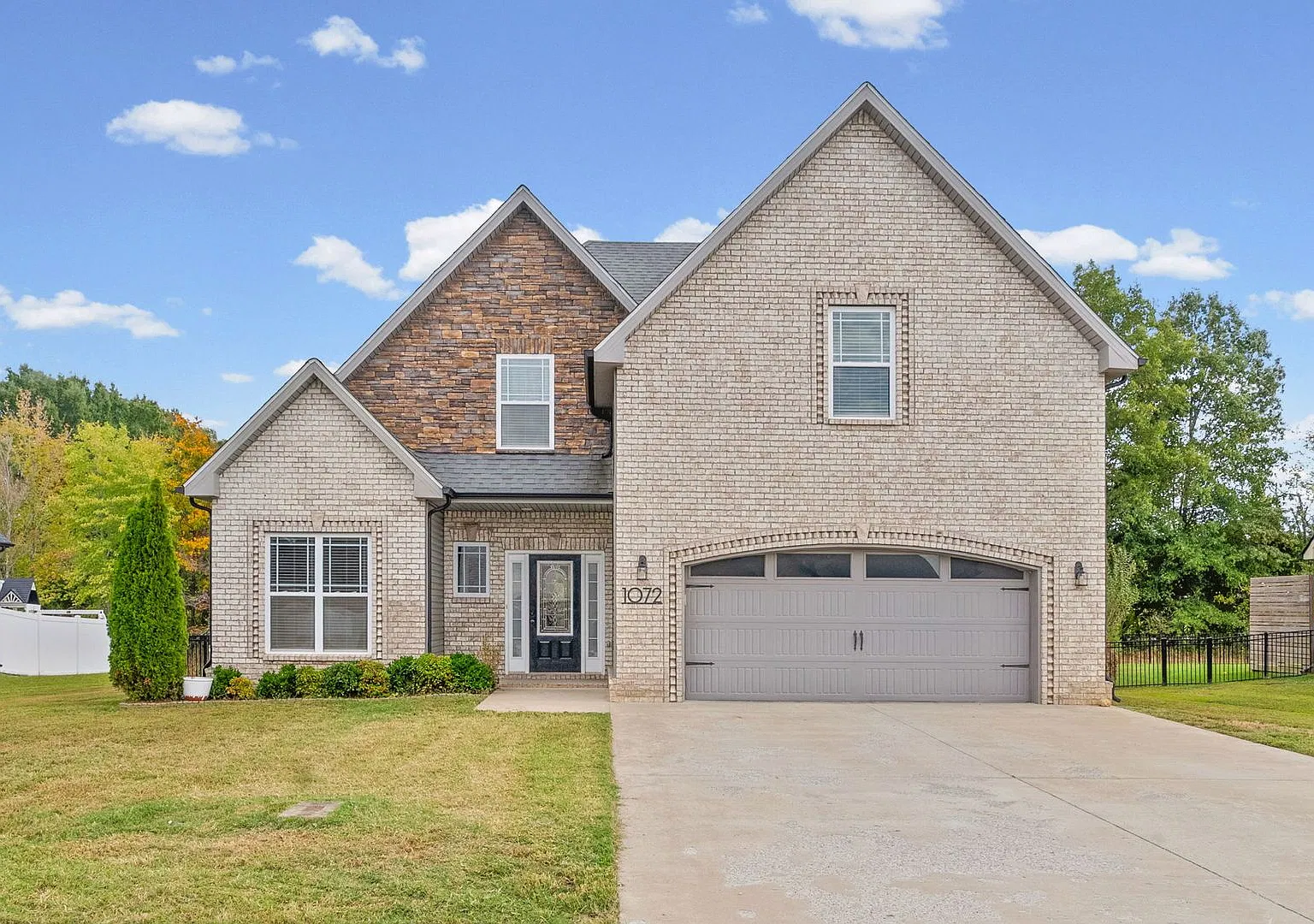 1072 Chagford Dr — Photo 1