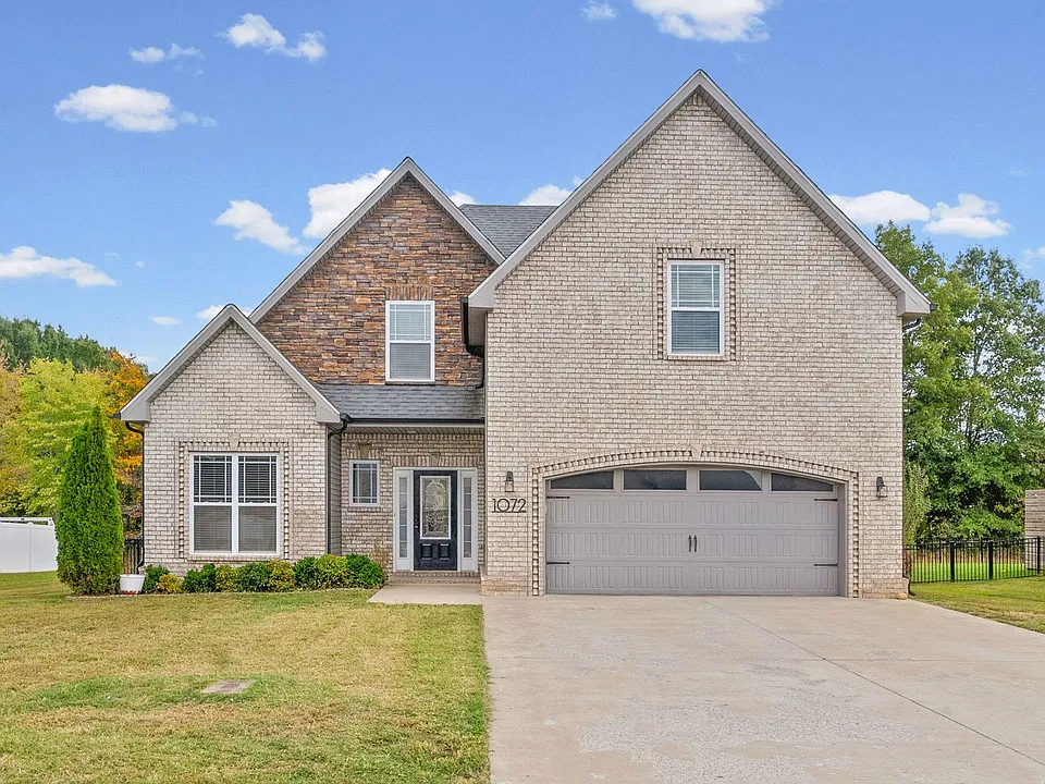 1072 Chagford Dr